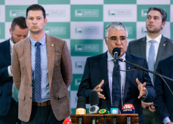 Oposição acusa Lula de criar inimigo externo para encobrir crise econômica