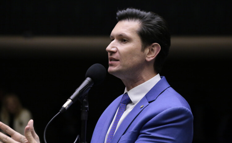 "Custo a mais para agro vai para prateleira", diz deputado sobre LCA “Custo a mais para agro vai para prateleira”, diz deputado sobre LCA