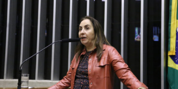 Deputados do Novo acionam TCU contra retenção de benefícios no INSS