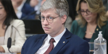 OF atinge população pobre e vai contra justiça tributária, diz deputado