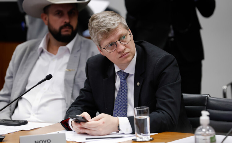 Van Hattem cobra CPIs e critica "omissão" da liderança da Câmara Van Hattem cobra CPIs e critica “omissão” da liderança da Câmara