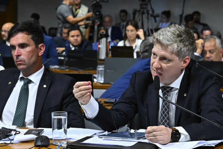 Arrastão em praias vira crime específico no Código Penal, decide Câmara Arrastão em praias vira crime específico no Código Penal, decide Câmara