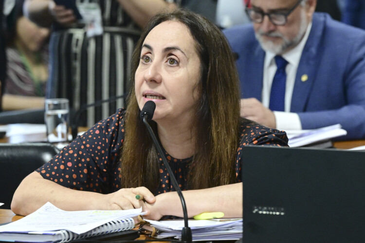 CPMI: deputada diz que empresário "transformou o sofrimento de aposentados em negócio" CPMI: deputada diz que empresário “transformou o sofrimento de aposentados em negócio”