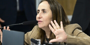 Deputada critica blindagem a Lulinha na CPMI do INSS: “Bandido” Deputada critica blindagem a Lulinha na CPMI do INSS: “Bandido”