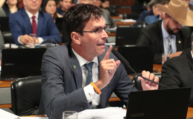 Desvio no INSS atinge núcleo político do governo Lula, diz Luiz Lima Desvio no INSS atinge núcleo político do governo Lula, diz Luiz Lima