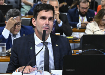 ‘Há ligações entre núcleo de Lula e desvios do INSS’, diz deputado do Novo
