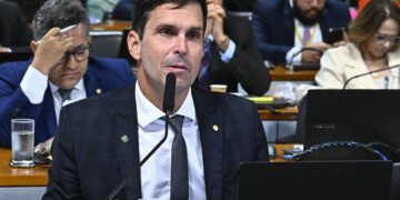 ‘Há ligações entre núcleo de Lula e desvios do INSS’, diz deputado do Novo