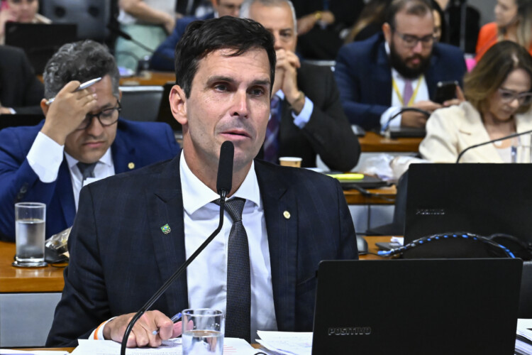 ‘Há ligações entre núcleo de Lula e desvios do INSS’, diz deputado do Novo ‘Há ligações entre núcleo de Lula e desvios do INSS’, diz deputado do Novo