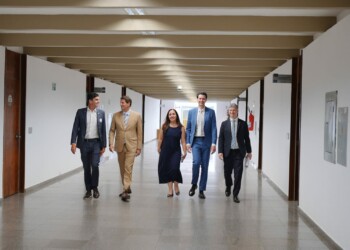 Novo apresenta PEC que permite a cidadãos pedir impeachment de ministros