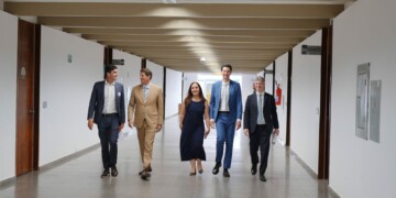 Novo apresenta PEC que permite a cidadãos pedir impeachment de ministros Novo apresenta PEC que permite a cidadãos pedir impeachment de ministros