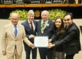 Van Hattem entrega Medalha do Mérito Legislativo a Jorge Gerdau