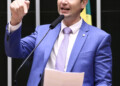 Câmara aprova aumento de impostos após sessão marcada por atropelo regimental, denuncia deputado Gilson Marques