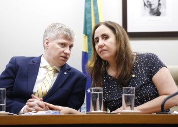 Câmara tenta restabelecer veto ao voto de presos após manobra do governo
