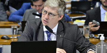 Em dia de embate com PT, oposição pede prorrogação da CPMI do INSS Em dia de embate com PT, oposição pede prorrogação da CPMI do INSS