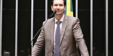 Novo entra com ação para derrubar decretos de Lula que regulam redes sociais